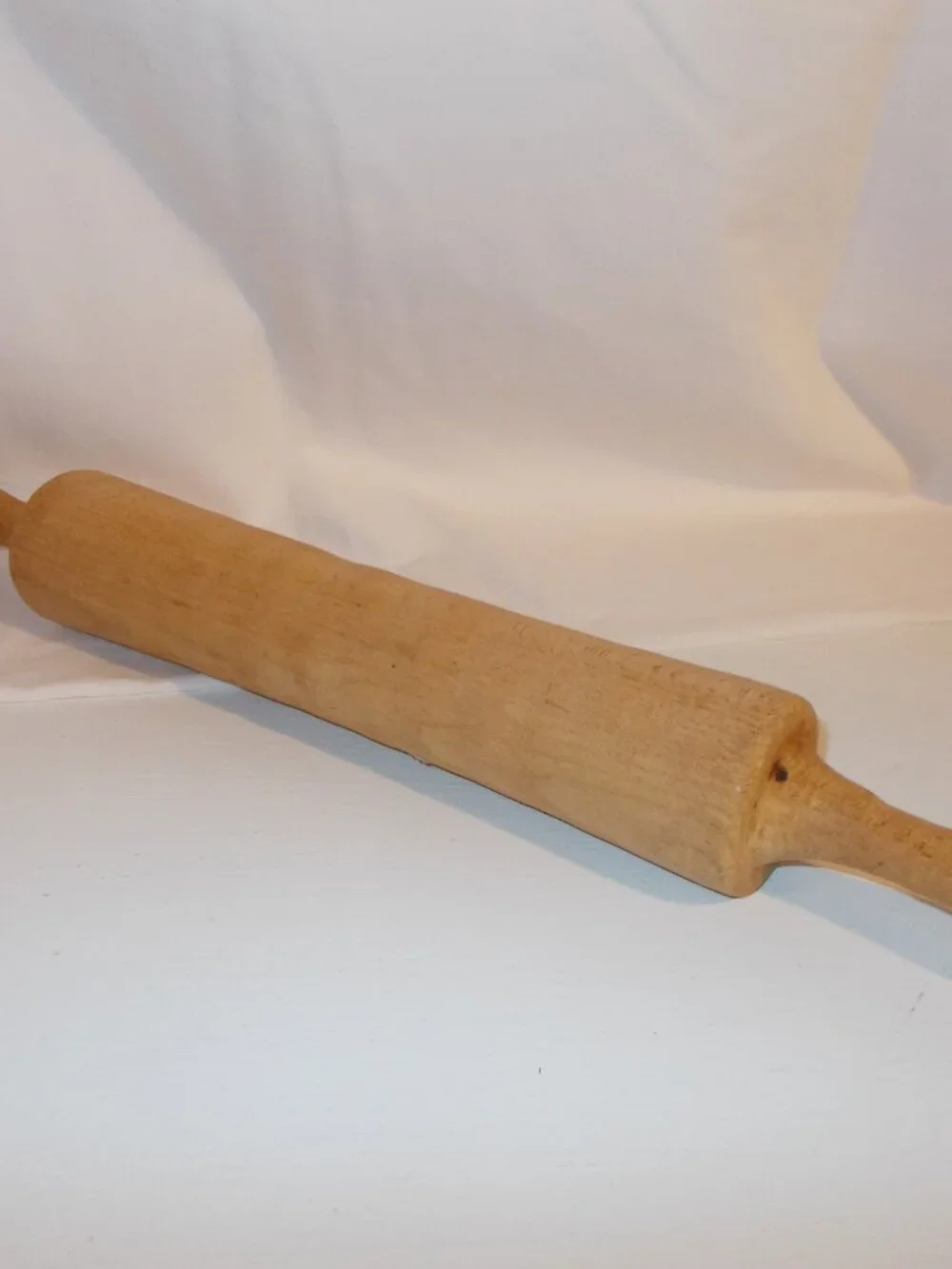 Vintage wooden rolling pin with handles, 17 1/2